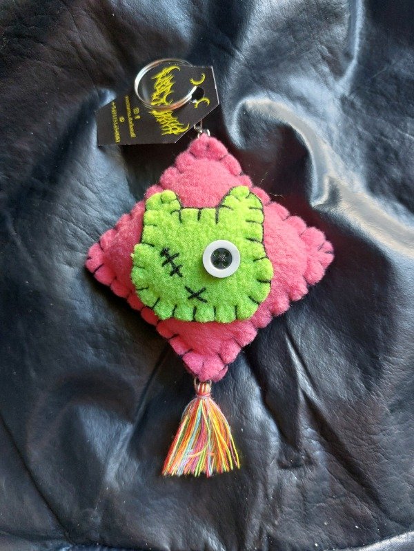 Producto - Llavero Rabbid verde claro y rosa chicle