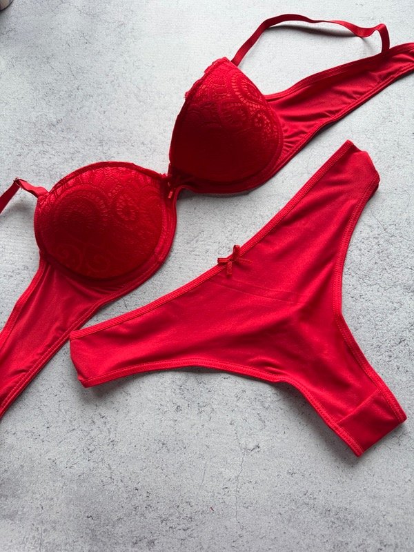 Producto - CONJUNTO ARMADO ISA ROJO