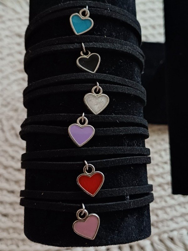 Producto - Pulsera gamuza dije esmaltado corazón