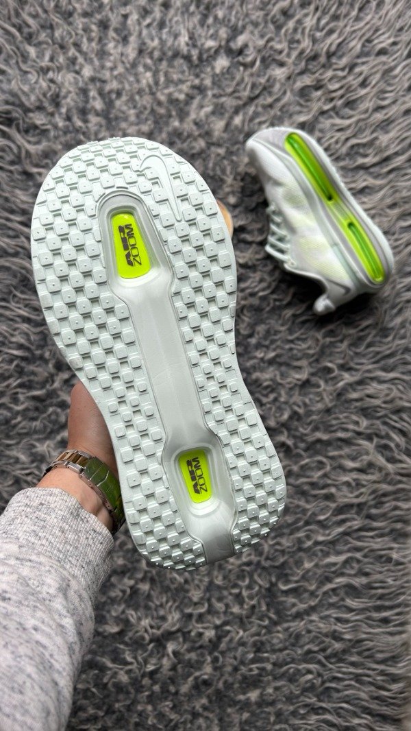 Producto - AIR MAX VOMERO BARELY VOLT - 3