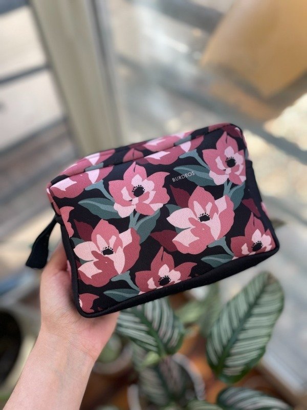 Producto - Neceser grande negro con flores rosa