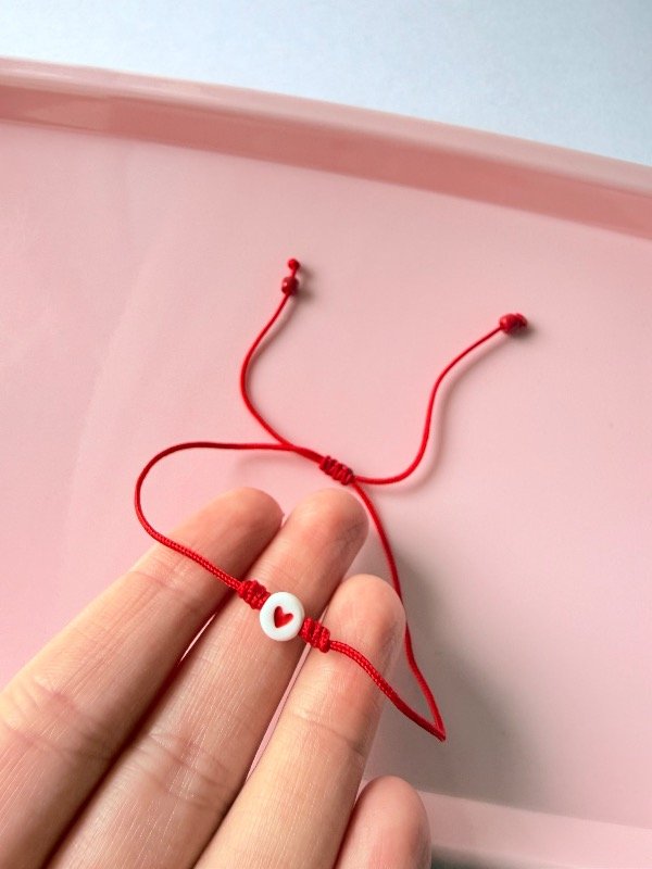 Producto - Pulsera corazon rojo hilo regulable