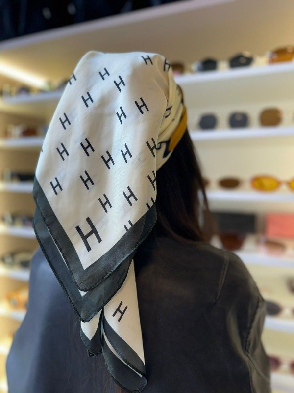 Producto - Pañuelo Hache - M