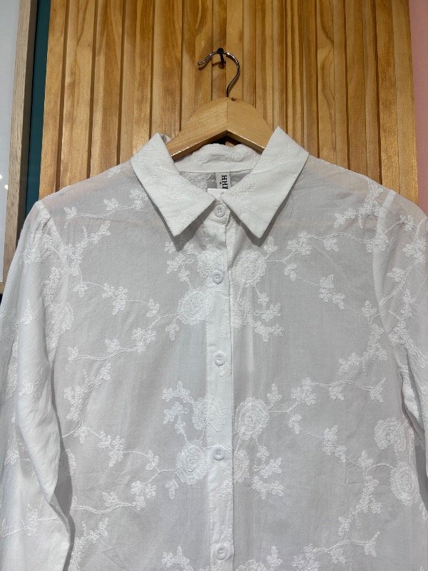 Producto - Camisa blanca bordada - 0