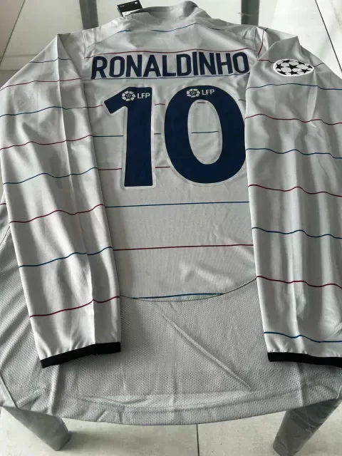 Producto - Camiseta Barcelona Gris Manga Larga Retro 2004 Ronaldinho IMPORTADA