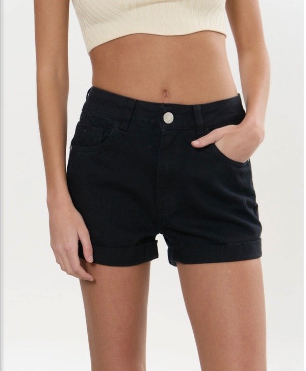 Producto - Short Dobladillo Negro