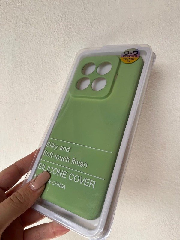 Producto - Xiaomi 14 pro silicona  con felpa verde