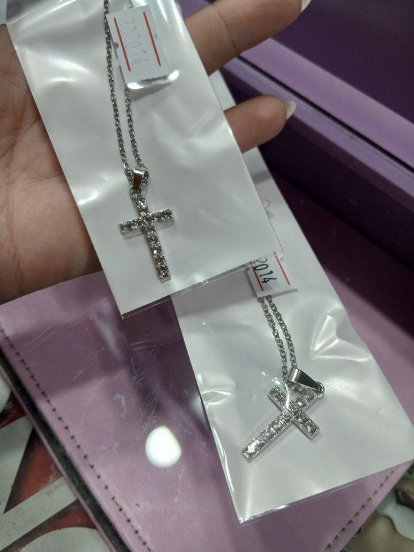 Producto - Cadena cruz stras  202014