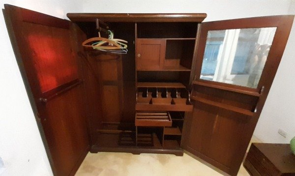 Producto - ROPERO ANTIGUO UNA RELIQUIA