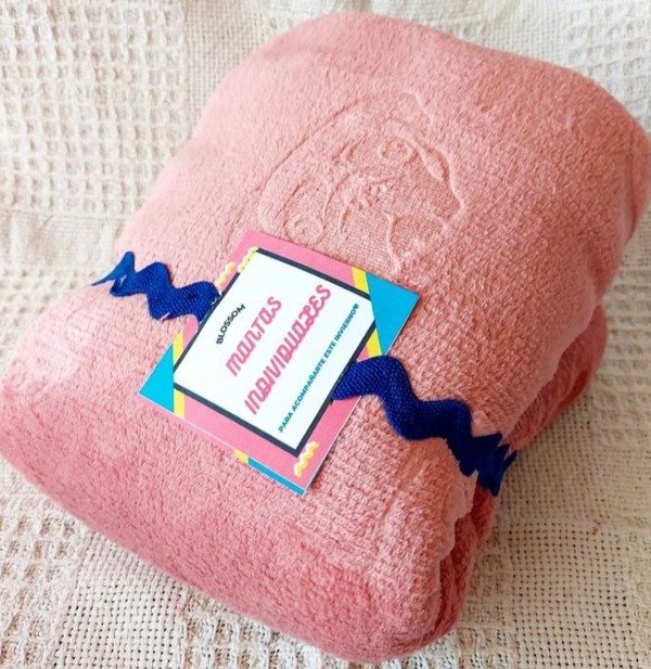 Producto - Manta polar soft calado PUG 1,5mx 1m
