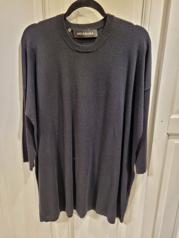 Producto - Sweater AKIABARA negro Talle L oversize- PRECIO: 76X