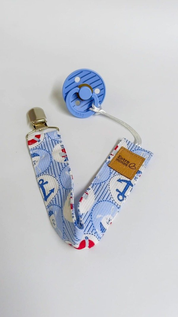 Producto - portachupete de tela marinero.