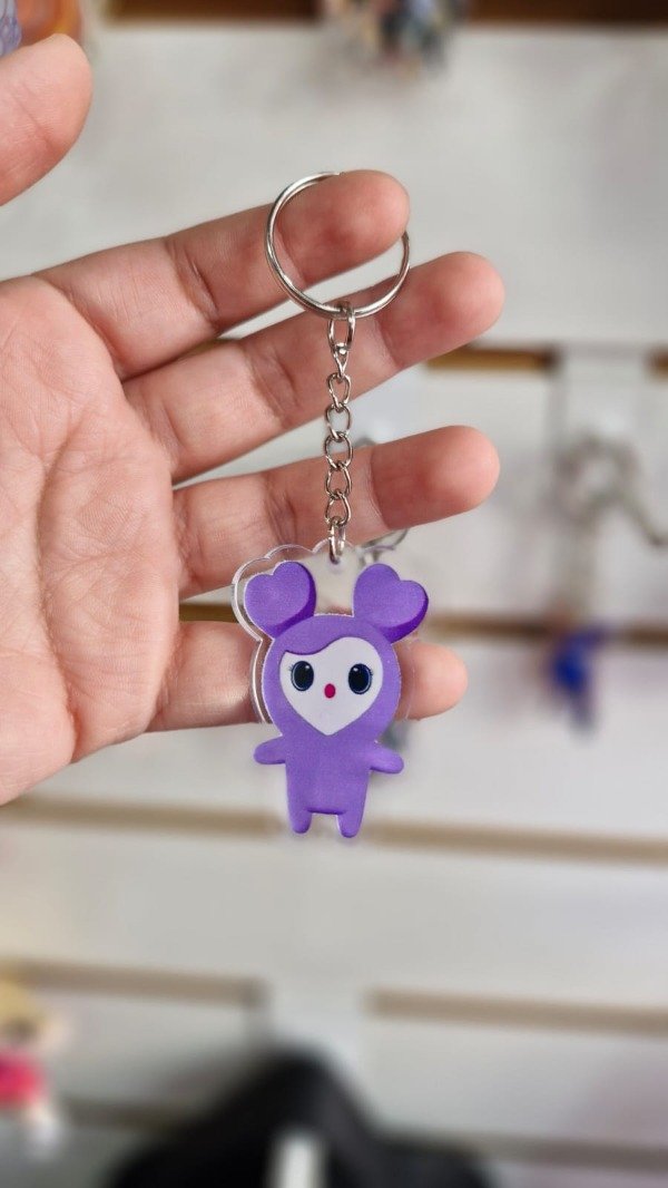 Producto - TWICE - LLAVERO ACRÍLICO LOVELY SAVELY (SANA'S) VIOLETA
