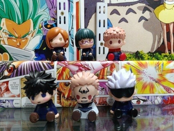Producto - Gashapones - Jujutsu Kaisen Chibis Sentados (6.5cm)