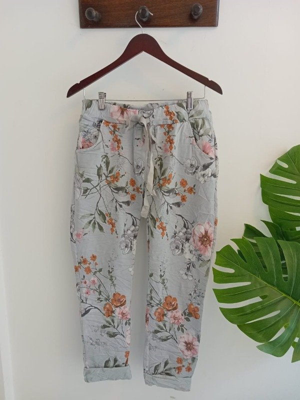 Producto - Babucha italiana gris con estampa floral