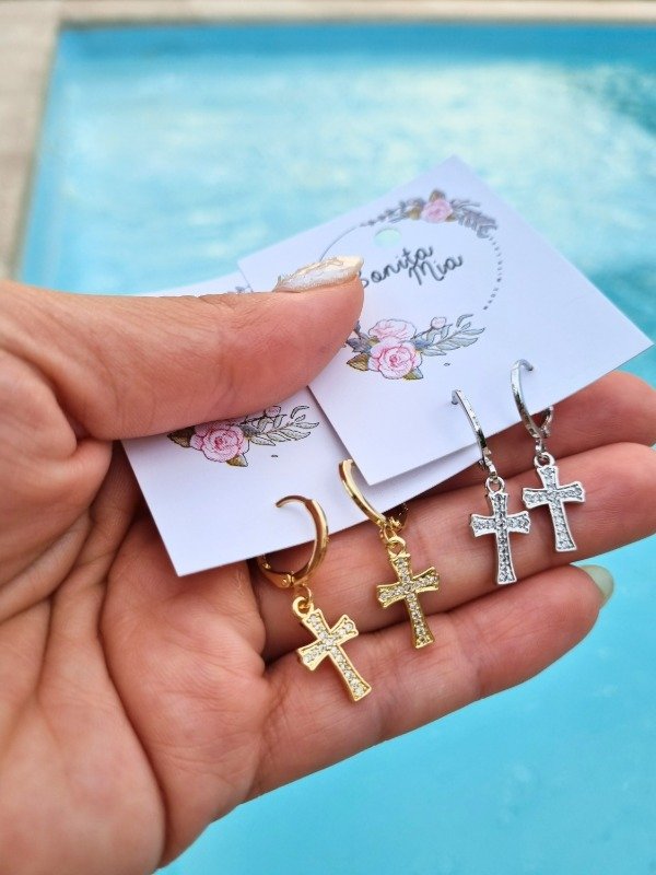 Producto - ARGOLLITAS AQ O AD CON CRUZ MULTISTRASS