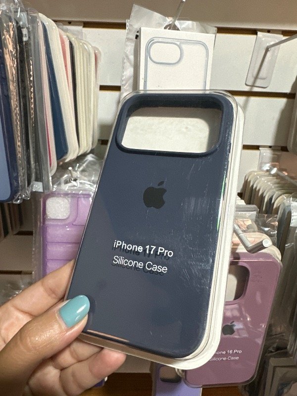 Producto - Silicone case AZUL NOCHE iPHONE 17 PRO