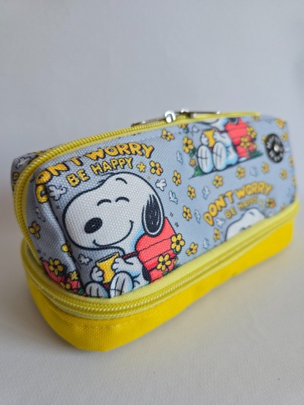 Producto - Cartuchera Donatella Snoopy Be Happy