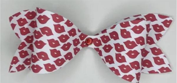 Producto - 25 Moños 3D estampado "Kiss" grandes  san valentin