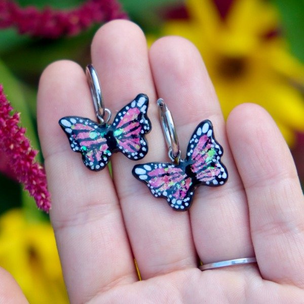 Producto - Argollita - Mariposa magenta glitter