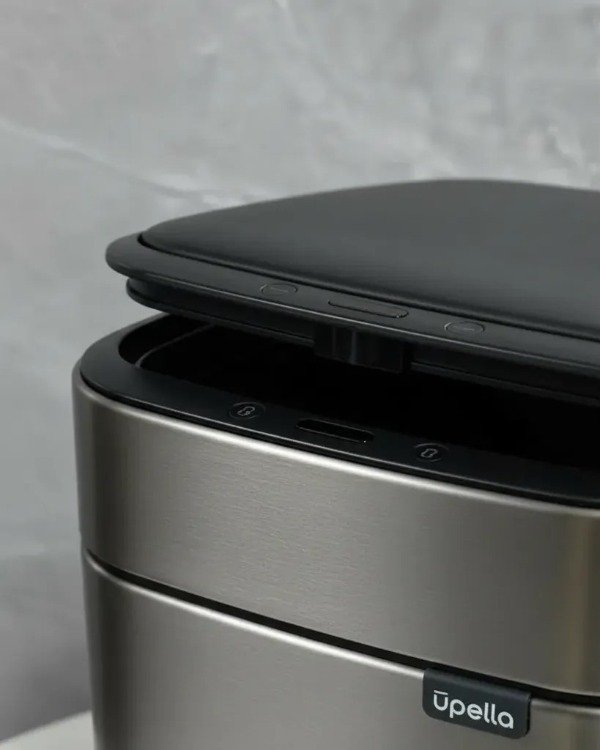 Producto - Tacho Basura Cuadrado Touchless De 8 L Con Baterias AA - 1