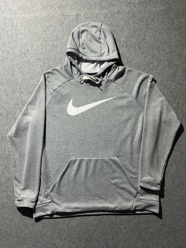 Producto - Canguro Nike athetic con swoosh color gris.Talle XXL