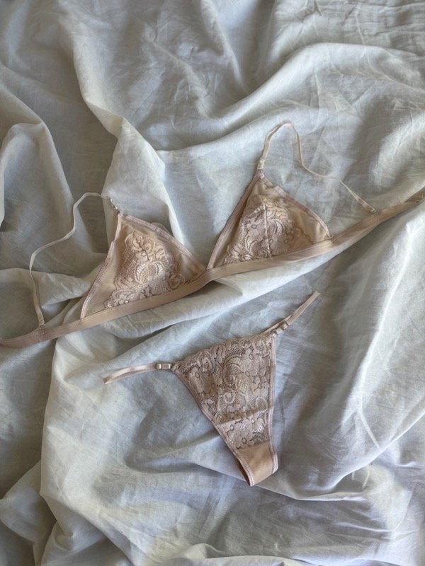 Producto - Set microtul detalles encaje (beige)
