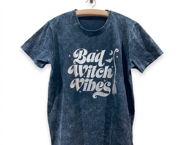 Producto - Remera Algodón Nevada Witch Vibes Halloween
