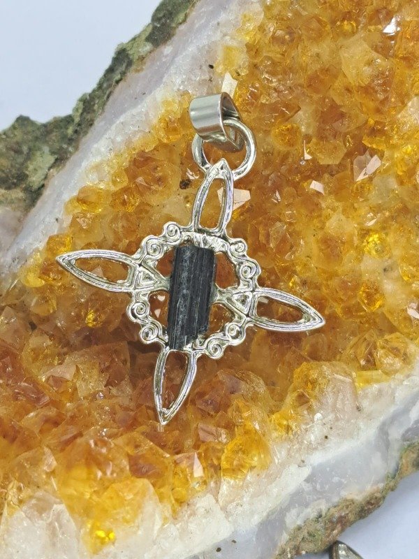 Producto - Dije Nudo de Bruja Chico Turmalina