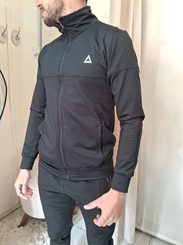 Producto - Campera negra cuello térmica