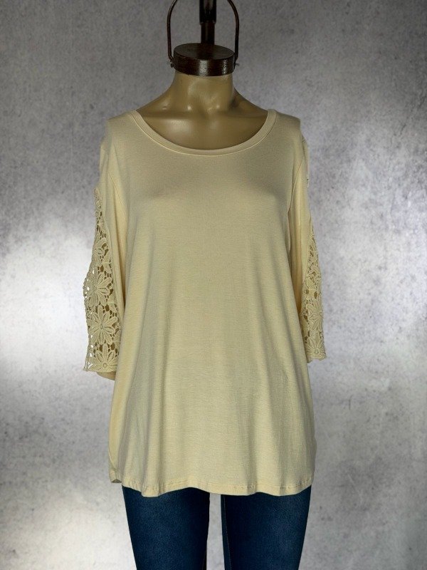 Producto - REMERA MANGAS 3/4 MANTECA MODAL CON FLORES