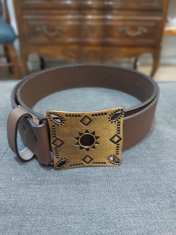 Producto - Cinto suela de cuero con chapón cuadrada