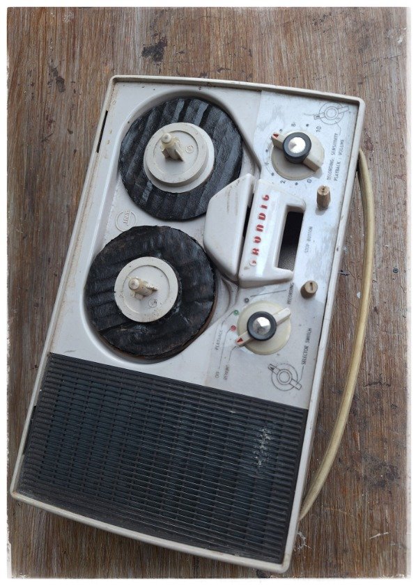 Producto - Radio grabadora GRUNDIG Solo utilería - 0