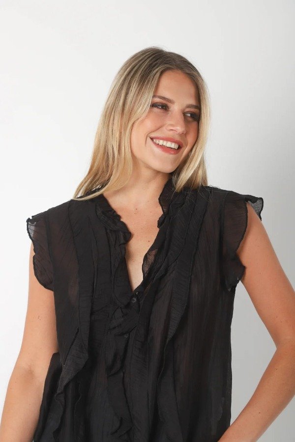 Producto - Blusa gasa con volados en frontal Negro