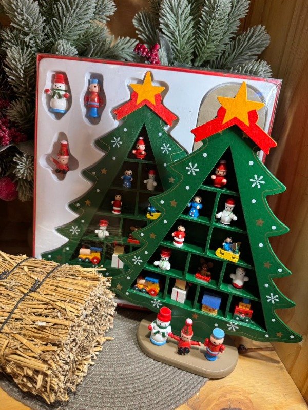 Producto - Árbol verde de madera con estantes y base XL (Efectivo: 46.000)