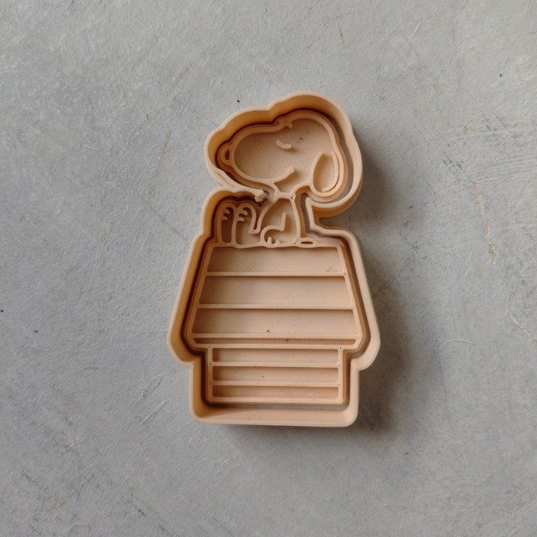 Producto - SNOOPY sobre su CASITA