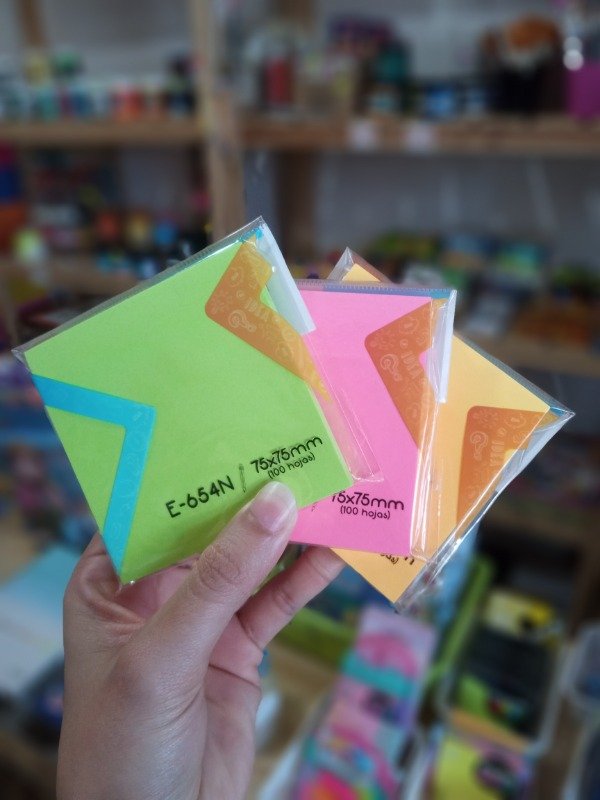 Producto - Notas adhesivas Ezco 75x75x100 Neon Fucsia