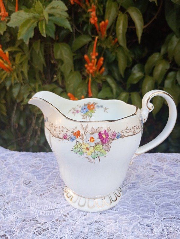 Producto - Lechera de porcelana inglesa Foley