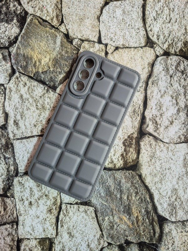 Producto - Funda puffer chocolate Samsung A56 gris