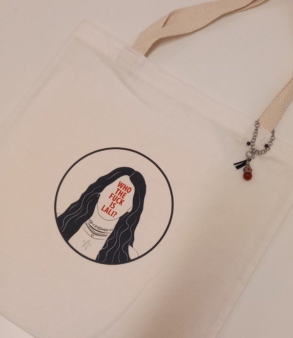 Producto - Totebag Lali "no vayas a atender cuando el demonio llama"a