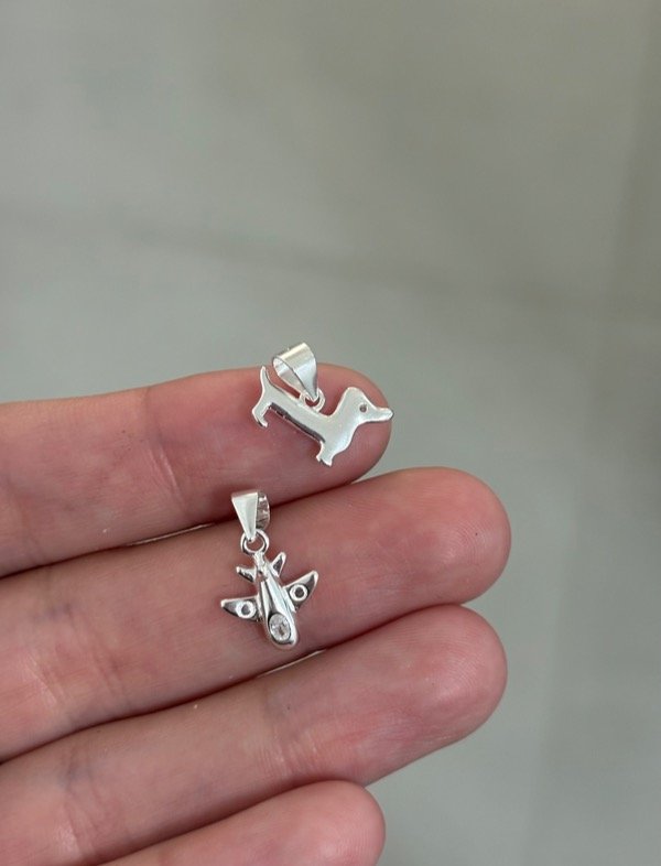 Producto - dijes avion y salchi