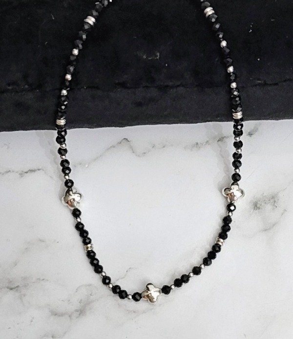 Producto - Chocker Rocas de Cristal con Florcitas Plateadas