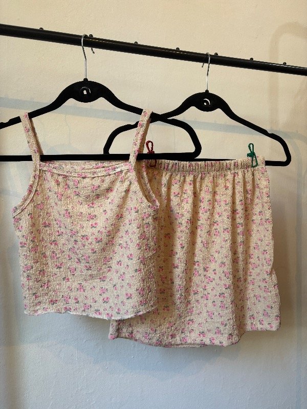 Producto - Conjunto flores beige