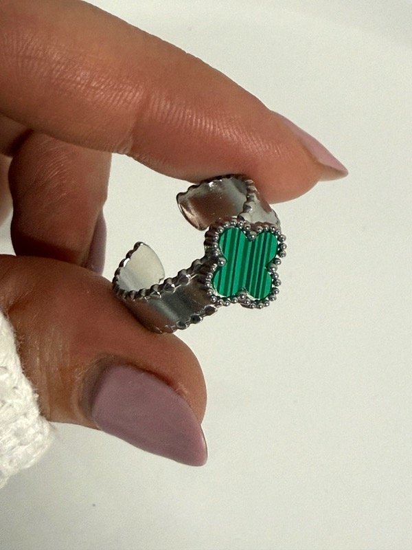 Producto - N496 Anillo van cleef verde acero quirúrgico talle único regulable