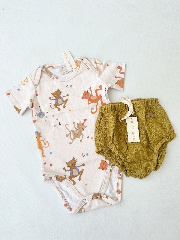 Producto - BODY GATITOS Y BOMBACHUDO 9 a 12 meses