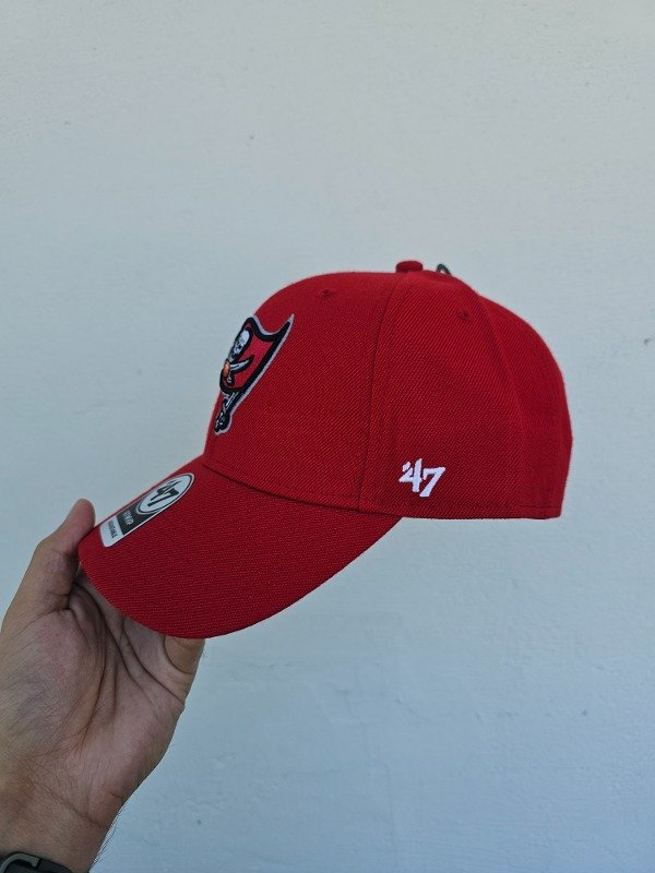 Tampa Bay Buccaneers red '47 brand mvp adjustable velcro — imagen 3