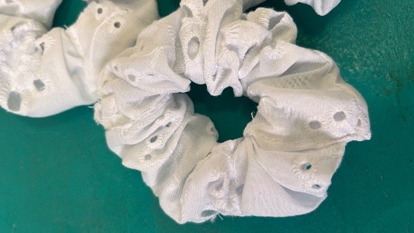 Producto - Scrunchies de broderie - 0