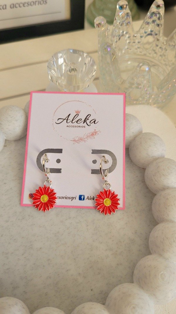 Producto - Argollas margaritas rojas de acero blanco - 2