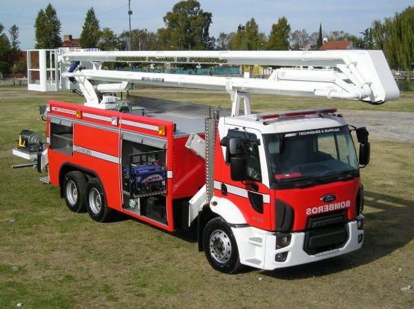 Producto - Autobomba con brazo hidráulico Modelo WH-4000 24 sobre Ford Cargo 1722