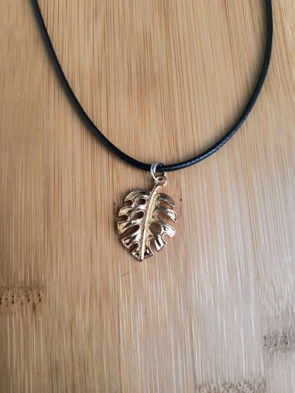 Producto - Collar tira negra flowers